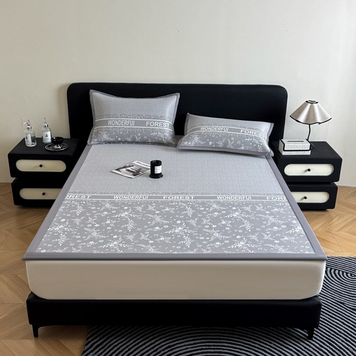 91家纺网 家纺一手货源 找家纺 九花鹿 2025新款A类PE凉感提花冰丝凉席软凉席可水洗可机洗 花梦（绅士灰）