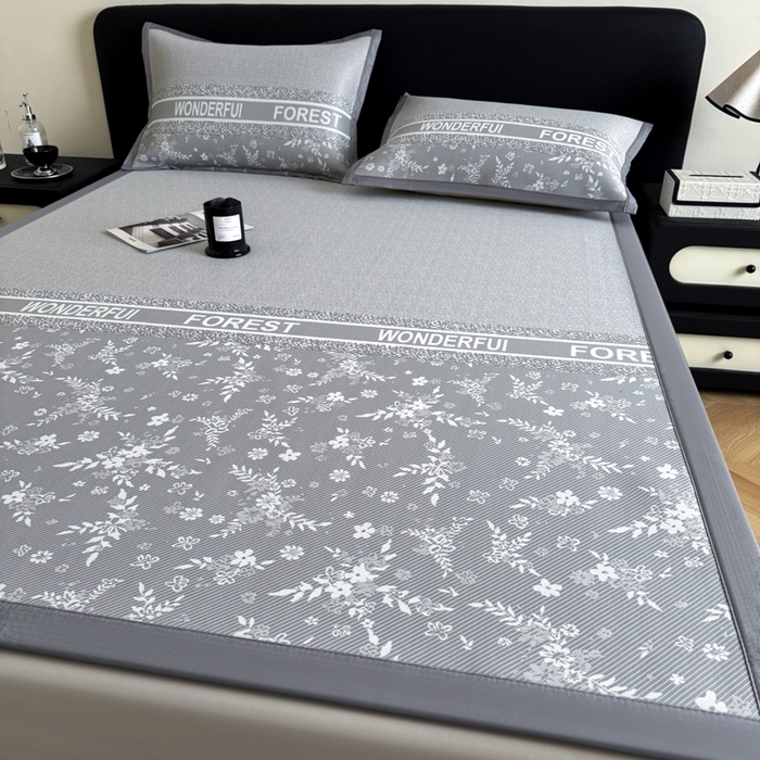 91家纺网 家纺一手货源 找家纺 九花鹿 2025新款A类PE凉感提花冰丝凉席软凉席可水洗可机洗 花梦（绅士灰）