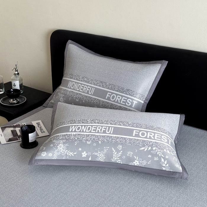 91家纺网 家纺一手货源 找家纺 九花鹿 2025新款A类PE凉感提花冰丝凉席软凉席可水洗可机洗 花梦（绅士灰）