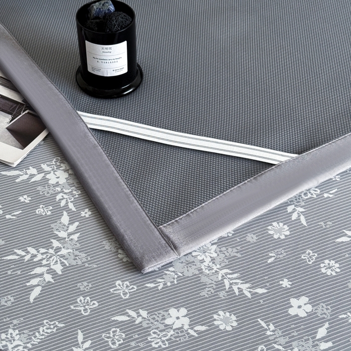 91家纺网 家纺一手货源 找家纺 九花鹿 2025新款A类PE凉感提花冰丝凉席软凉席可水洗可机洗 花梦（绅士灰）