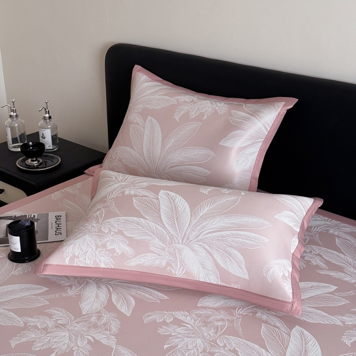 91家纺网 家纺一手货源 找家纺 九花鹿 2025新款A类PE凉感提花冰丝凉席软凉席可水洗可机洗 盆栽（樱花粉）