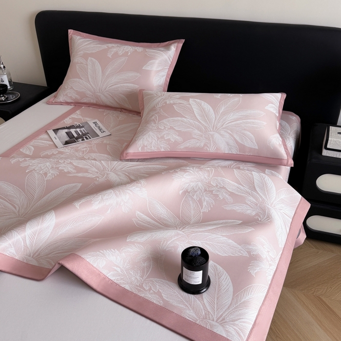 91家纺网 家纺一手货源 找家纺 九花鹿 2025新款A类PE凉感提花冰丝凉席软凉席可水洗可机洗 盆栽（樱花粉）