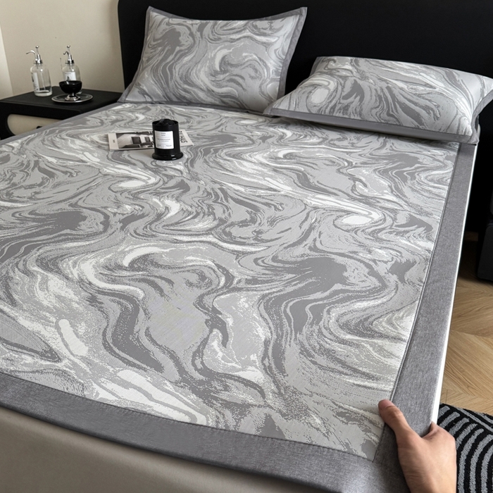 91家纺网 家纺一手货源 找家纺 九花鹿 2025新款A类PE凉感提花冰丝凉席软凉席可水洗可机洗 西里（绅士灰）