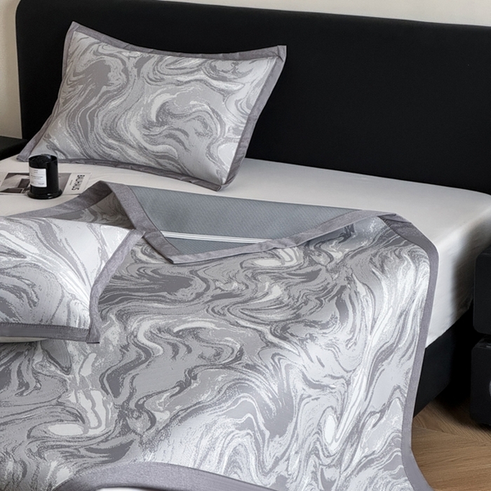 91家纺网 家纺一手货源 找家纺 九花鹿 2025新款A类PE凉感提花冰丝凉席软凉席可水洗可机洗 西里（绅士灰）