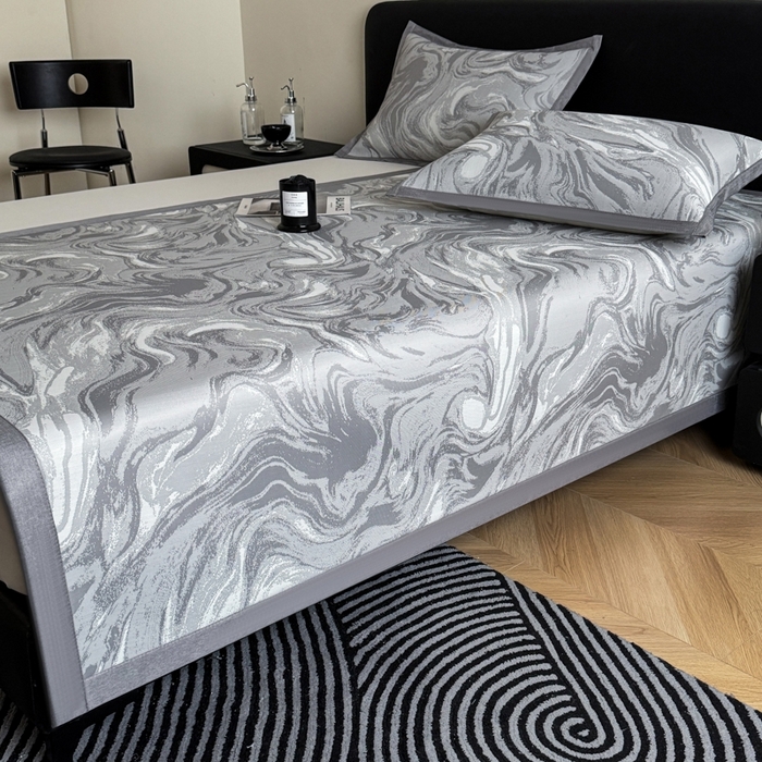 91家纺网 家纺一手货源 找家纺 九花鹿 2025新款A类PE凉感提花冰丝凉席软凉席可水洗可机洗 西里（绅士灰）