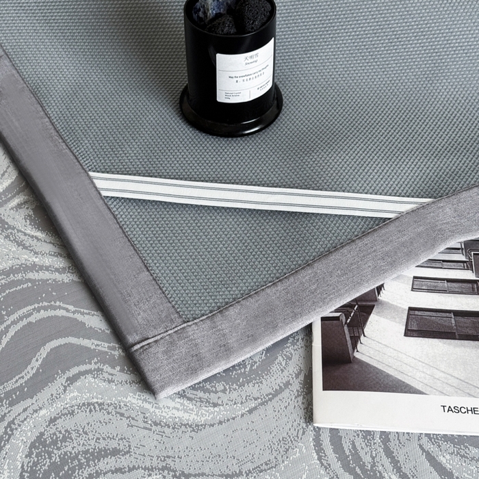 91家纺网 家纺一手货源 找家纺 九花鹿 2025新款A类PE凉感提花冰丝凉席软凉席可水洗可机洗 西里（绅士灰）