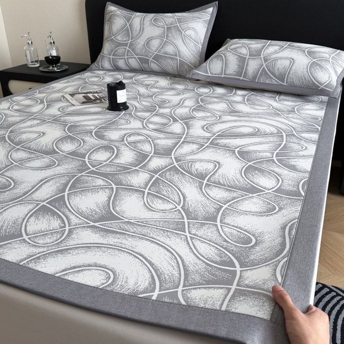 91家纺网 家纺一手货源 找家纺 九花鹿 2025新款A类PE凉感提花冰丝凉席软凉席可水洗可机洗 炫染流线（高级灰）