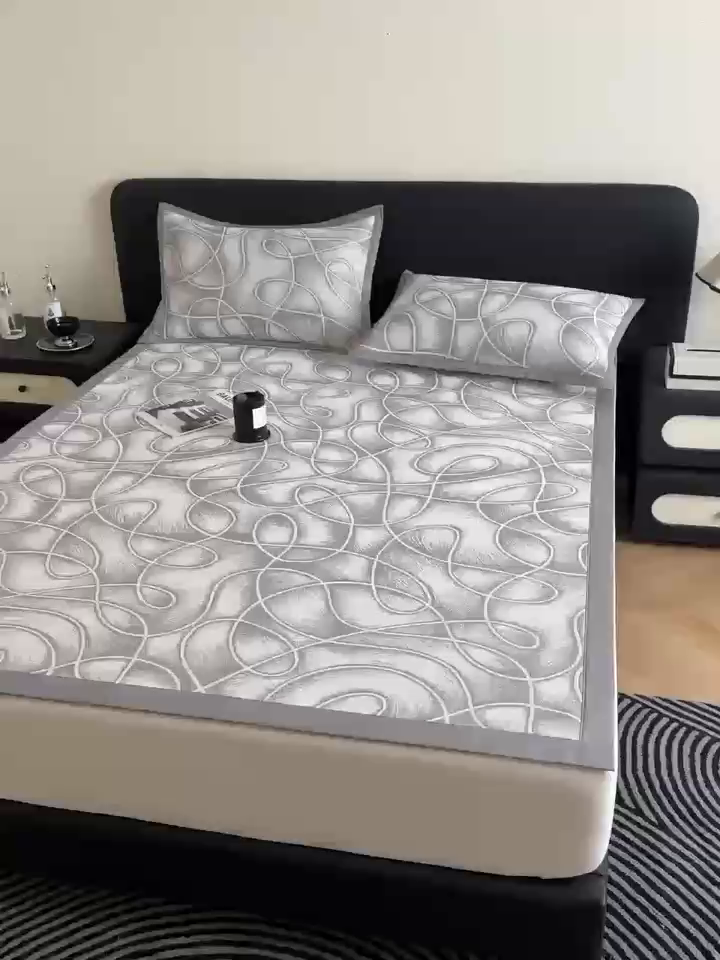 91家纺网 家纺一手货源 找家纺 九花鹿 2025新款A类PE凉感提花冰丝凉席软凉席可水洗可机洗 炫染流线（高级灰）