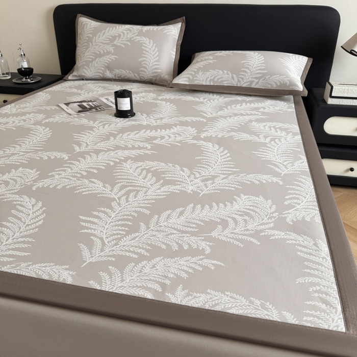 91家纺网 家纺一手货源 找家纺 九花鹿 2025新款A类PE凉感提花冰丝凉席软凉席可水洗可机洗 雪松之境（米灰）