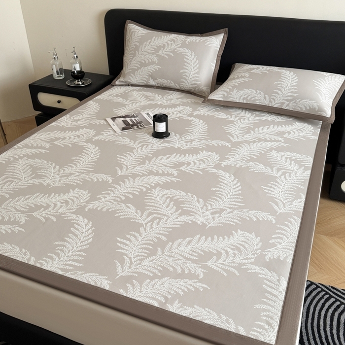 91家纺网 家纺一手货源 找家纺 九花鹿 2025新款A类PE凉感提花冰丝凉席软凉席可水洗可机洗 雪松之境（米灰）