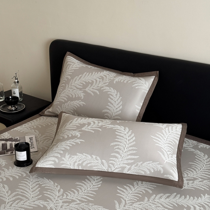 91家纺网 家纺一手货源 找家纺 九花鹿 2025新款A类PE凉感提花冰丝凉席软凉席可水洗可机洗 雪松之境（米灰）