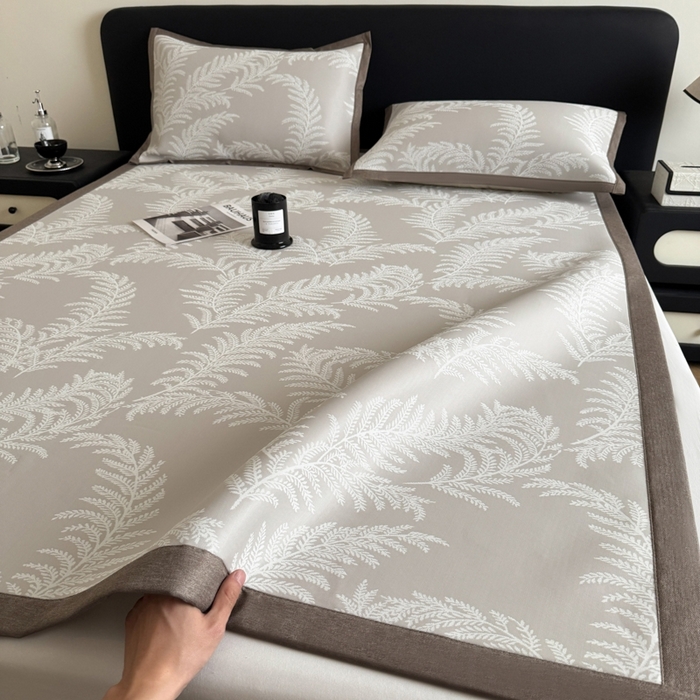 91家纺网 家纺一手货源 找家纺 九花鹿 2025新款A类PE凉感提花冰丝凉席软凉席可水洗可机洗 雪松之境（米灰）