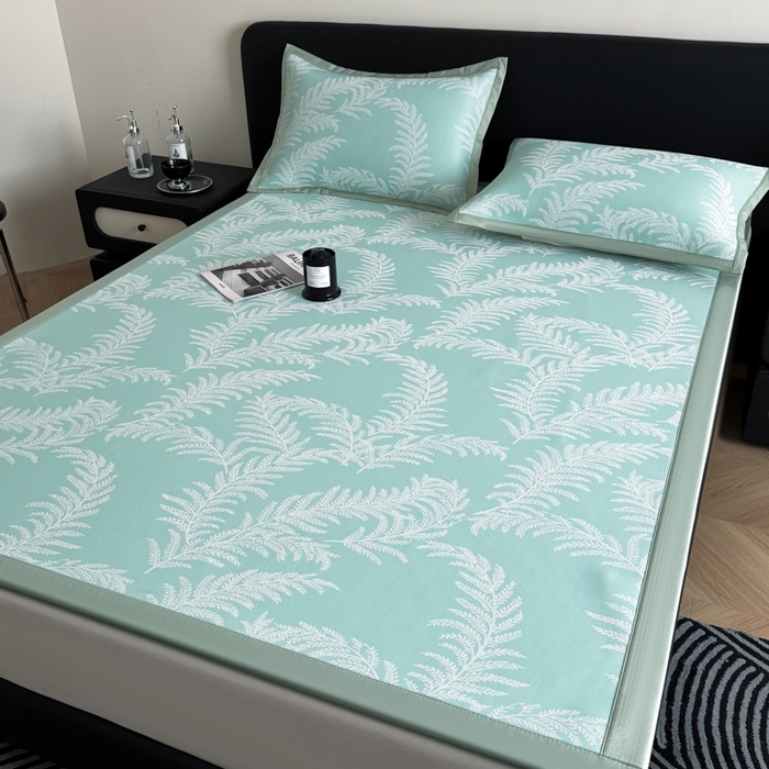 91家纺网 家纺一手货源 找家纺 九花鹿 2025新款A类PE凉感提花冰丝凉席软凉席可水洗可机洗 雪松之境（青绿）