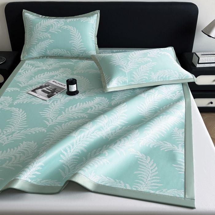 91家纺网 家纺一手货源 找家纺 九花鹿 2025新款A类PE凉感提花冰丝凉席软凉席可水洗可机洗 雪松之境（青绿）