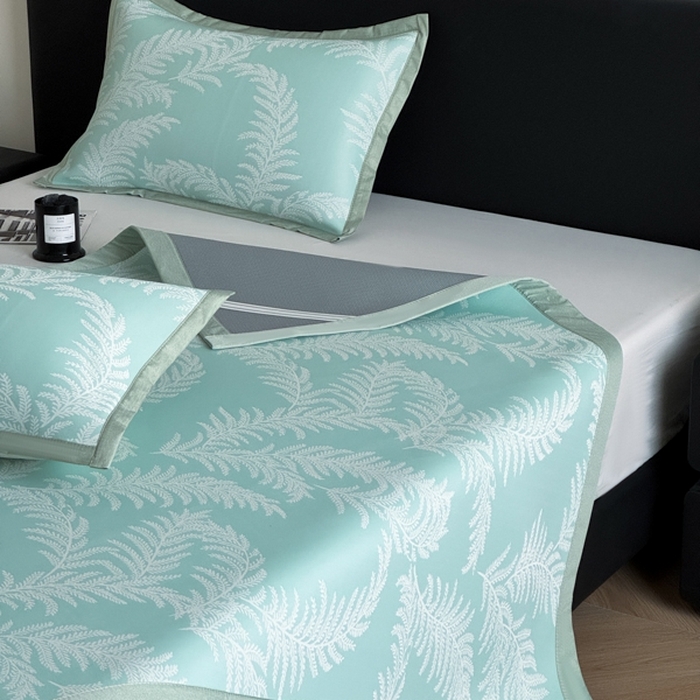 91家纺网 家纺一手货源 找家纺 九花鹿 2025新款A类PE凉感提花冰丝凉席软凉席可水洗可机洗 雪松之境（青绿）