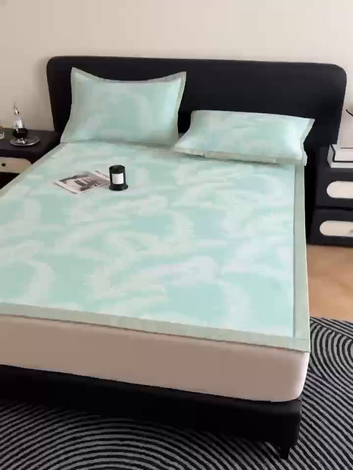 91家纺网 家纺一手货源 找家纺 九花鹿 2025新款A类PE凉感提花冰丝凉席软凉席可水洗可机洗 雪松之境（青绿）