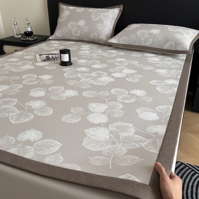 91家纺网 家纺一手货源 找家纺 九花鹿 2025新款A类PE凉感提花冰丝凉席软凉席可水洗可机洗 叶语（米灰）