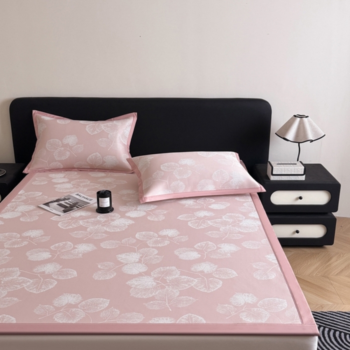 91家纺网 家纺一手货源 找家纺 九花鹿 2025新款A类PE凉感提花冰丝凉席软凉席可水洗可机洗 叶语（樱花粉)