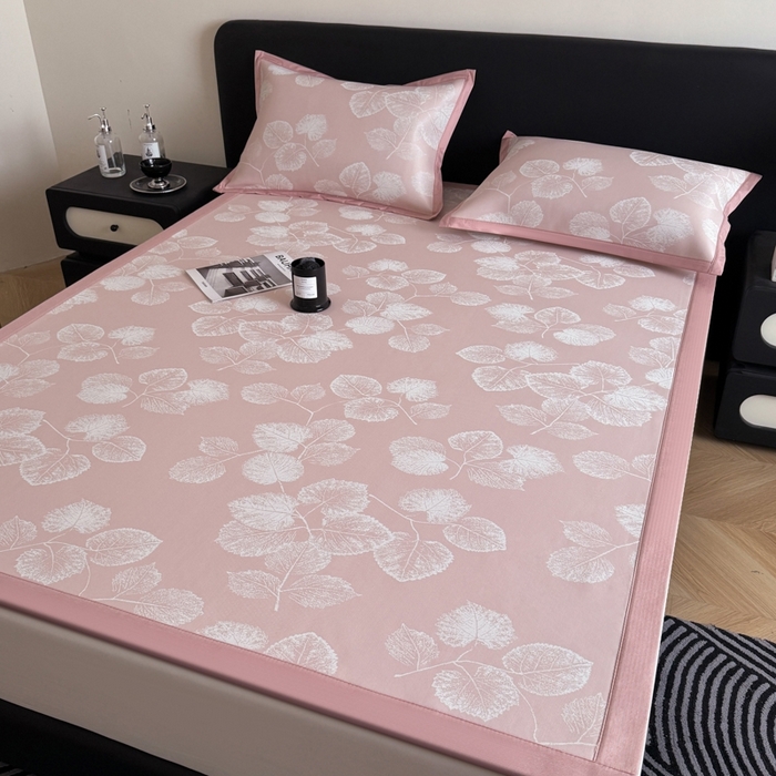 91家纺网 家纺一手货源 找家纺 九花鹿 2025新款A类PE凉感提花冰丝凉席软凉席可水洗可机洗 叶语（樱花粉)