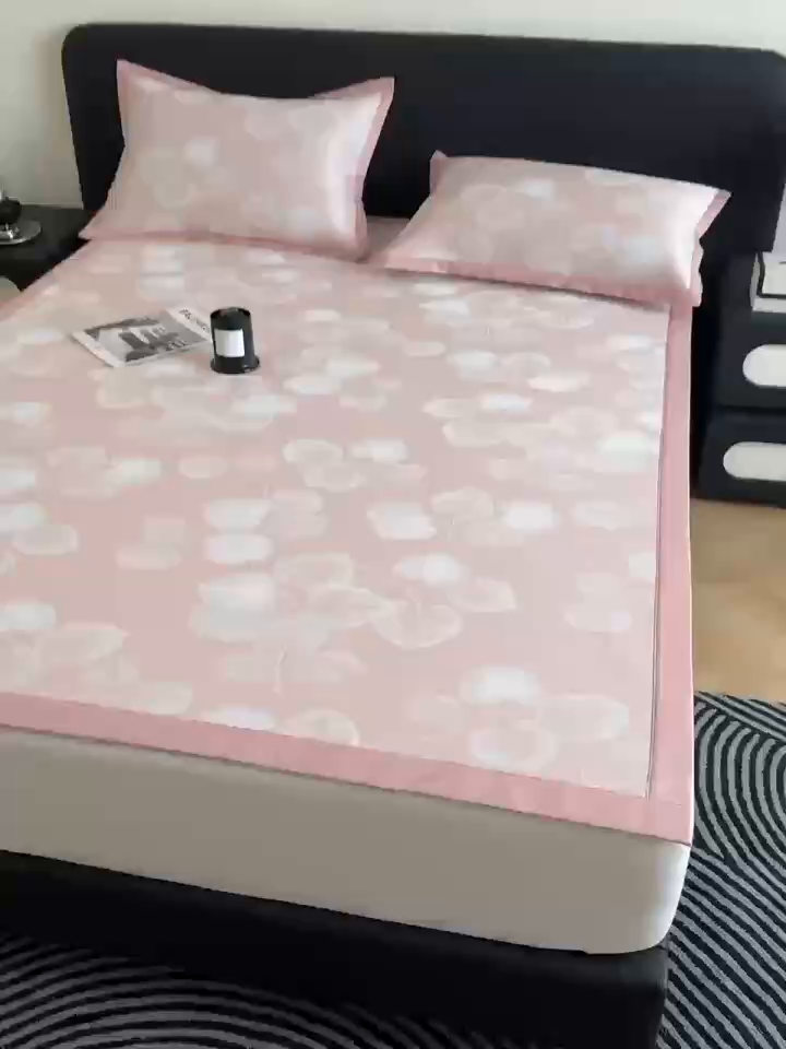 91家纺网 家纺一手货源 找家纺 九花鹿 2025新款A类PE凉感提花冰丝凉席软凉席可水洗可机洗 叶语（樱花粉)