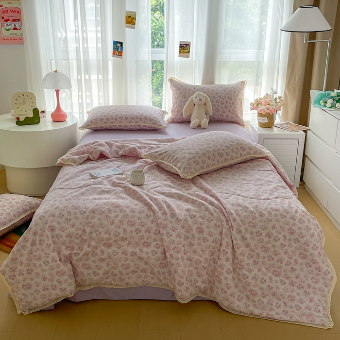 91家纺网 家纺一手货源 找家纺 一比一 2025新款针织双层纱镂空花边夏被四件套 繁花