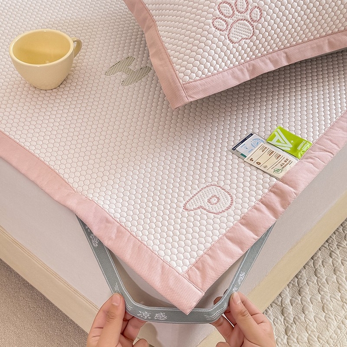 91家纺网 家纺一手货源 找家纺 绒世界 2025新款A类提花凉感豆豆复合凉席套件 提花豆豆-小狗