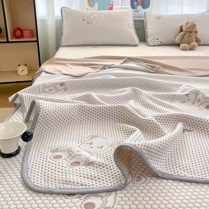 91家纺网 家纺一手货源 找家纺 绘萱家居 2025爆款冰凉豆豆凉席夏被四件套三件套床笠款冰丝软席子 暴力熊-咖