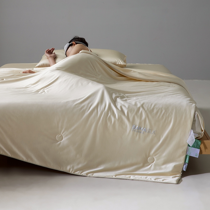 91家纺网 家纺一手货源 找家纺 莱福仕家纺 2025新款A类莹丝流光蚕丝系列夏被 奶酪米