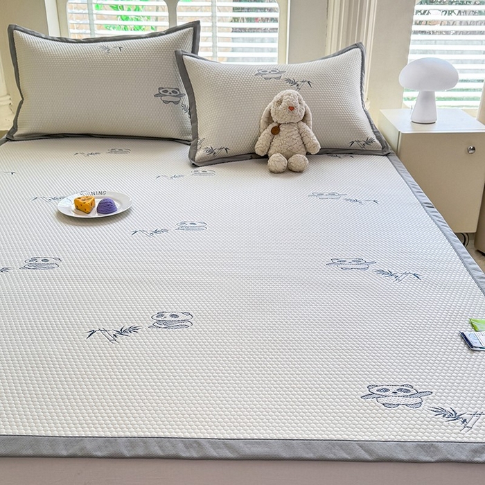 91家纺网 家纺一手货源 找家纺 绒世界 2025新款A类提花凉感豆豆复合凉席套件 提花豆豆-熊猫