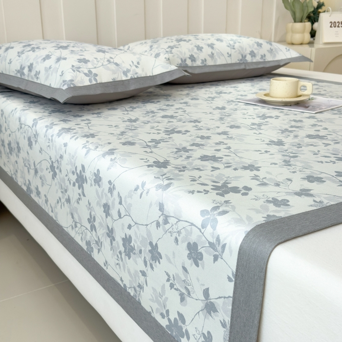 91家纺网 家纺一手货源 找家纺 倾慕家纺 2025年新款600D丝滑冰丝凉席-床席款 花点点蓝