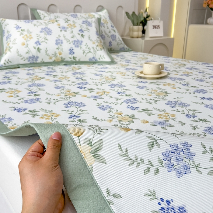 91家纺网 家纺一手货源 找家纺 倾慕家纺 2025年新款600D丝滑冰丝凉席-床席款 点点兰花