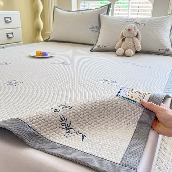 91家纺网 家纺一手货源 找家纺 绒世界 2025新款A类提花凉感豆豆复合凉席套件 提花豆豆-熊猫