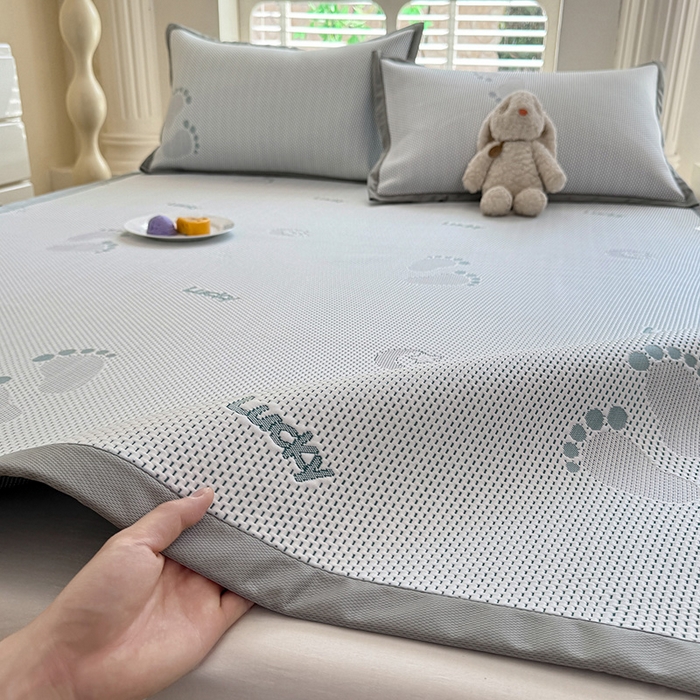 91家纺网 家纺一手货源 找家纺 绒世界 2025新款A类提花凉感豆豆复合凉席套件 提花豆豆-小脚丫