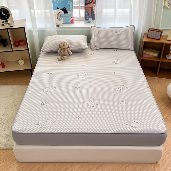 91家纺网 家纺一手货源 找家纺 绘萱家居 2025爆款冰凉豆豆凉席夏被四件套三件套床笠款冰丝软席子 暴力熊-咖