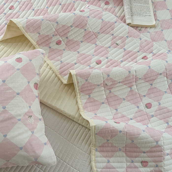 91家纺网 家纺一手货源 找家纺 TT.one 塔塔家居 2025新款全棉双层纱贝壳边夏被系列 床盖·草莓酱粉