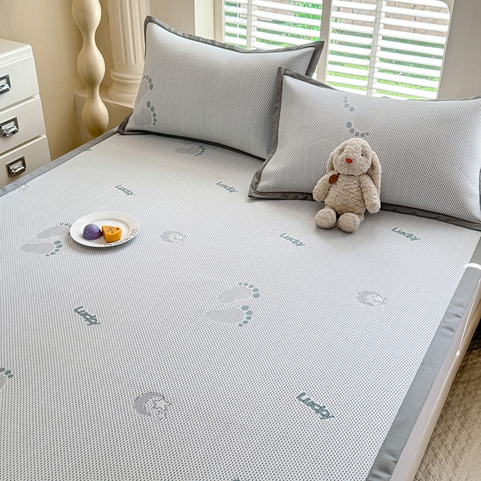 91家纺网 家纺一手货源 找家纺 绒世界 2025新款A类提花凉感豆豆复合凉席套件 提花豆豆-小脚丫