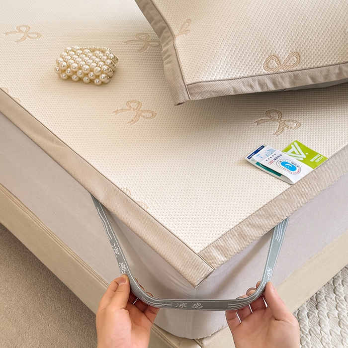 91家纺网 家纺一手货源 找家纺 绒世界 2025新款A类提花凉感豆豆复合凉席套件 提花豆豆-蝴蝶结