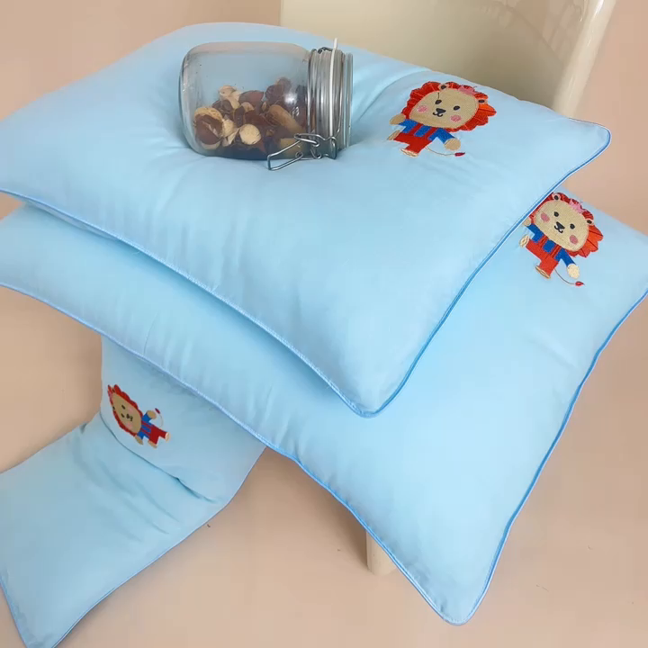 91家纺网 家纺一手货源 找家纺 喜多兔2025新款小轻柔纯棉双层纱枕套枕头 蓝色萌小狮