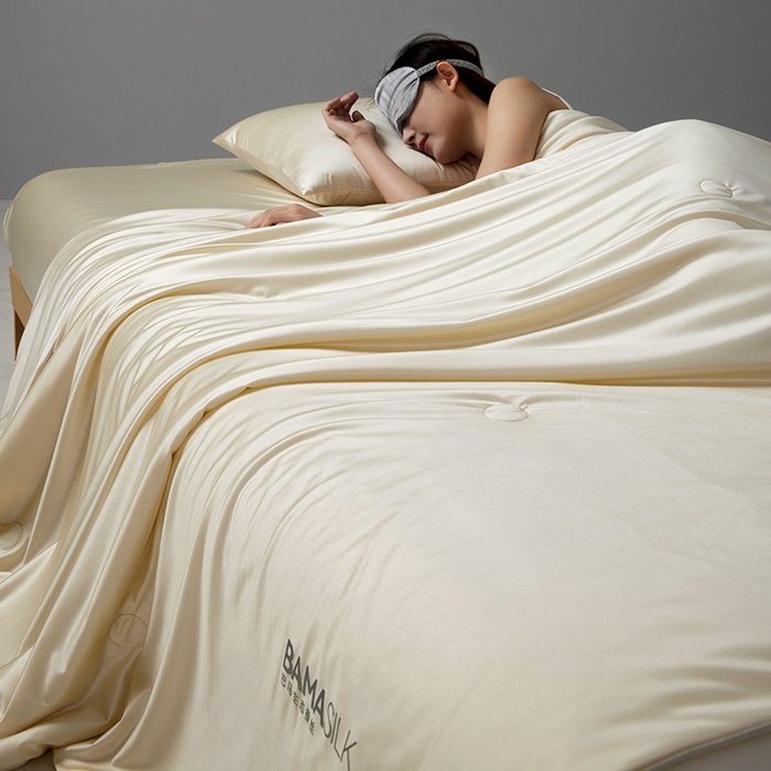 91家纺网 家纺一手货源 找家纺 莱福仕家纺 2025新款A类莹丝流光蚕丝系列夏被 奶酪米