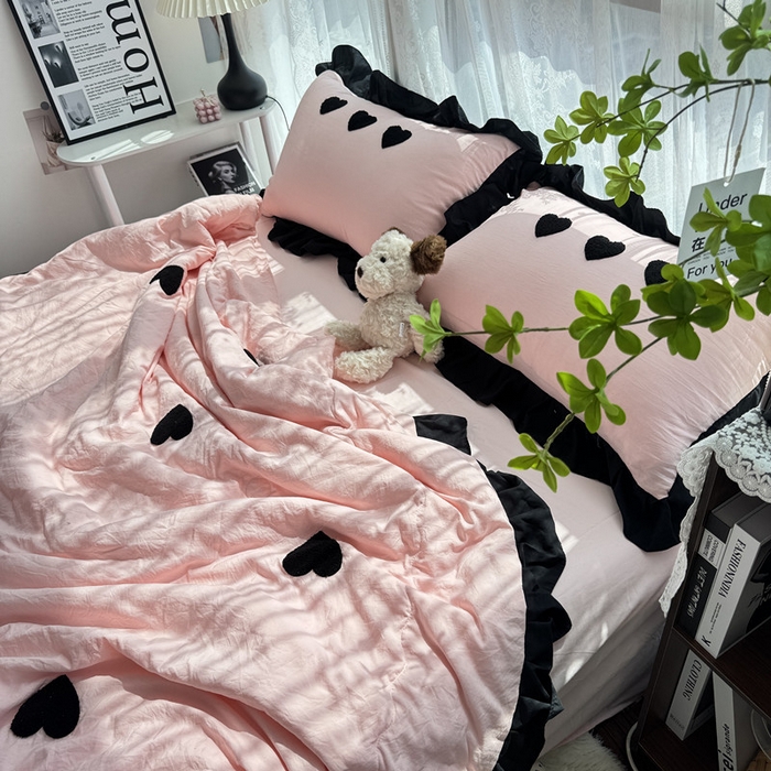 91家纺网 家纺一手货源 找家纺 2025新款毛巾绣单夏被夏被四件套 爱心-粉色