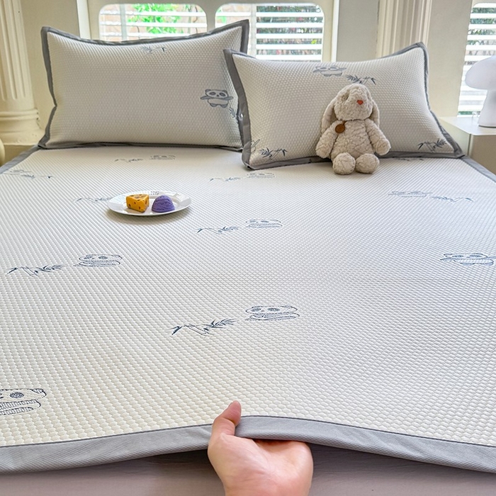 91家纺网 家纺一手货源 找家纺 绒世界 2025新款A类提花凉感豆豆复合凉席套件 提花豆豆-熊猫