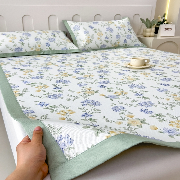 91家纺网 家纺一手货源 找家纺 倾慕家纺 2025年新款600D丝滑冰丝凉席-床席款 点点兰花