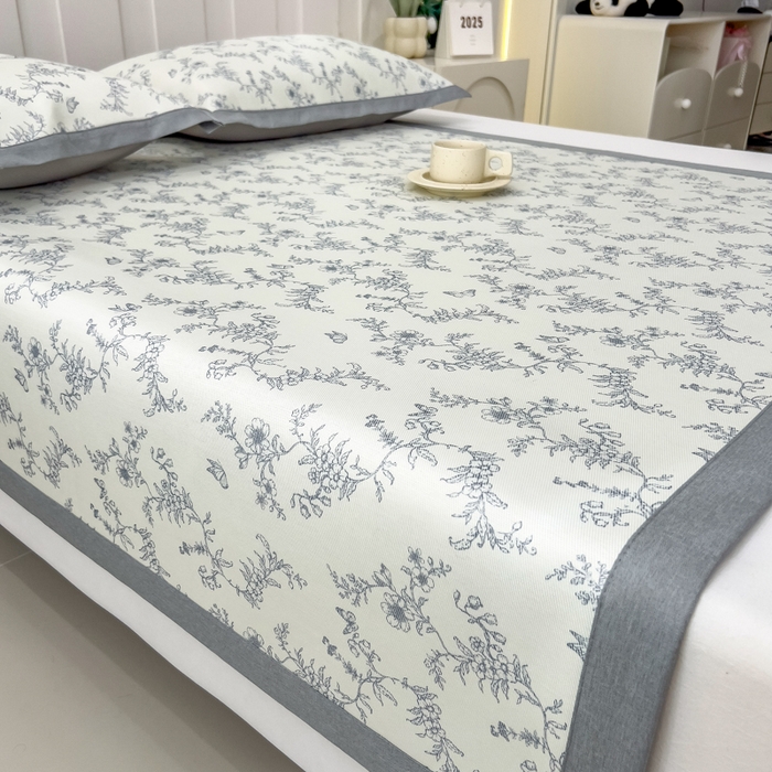 91家纺网 家纺一手货源 找家纺 倾慕家纺 2025年新款600D丝滑冰丝凉席-床席款 连理枝蓝