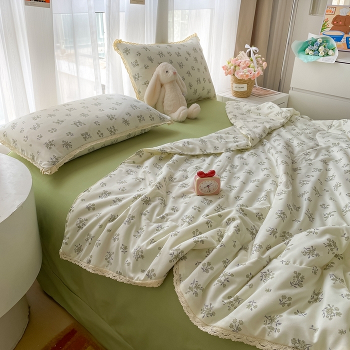 91家纺网 家纺一手货源 找家纺 一比一 2025新款针织双层纱镂空花边夏被四件套 浮生若梦