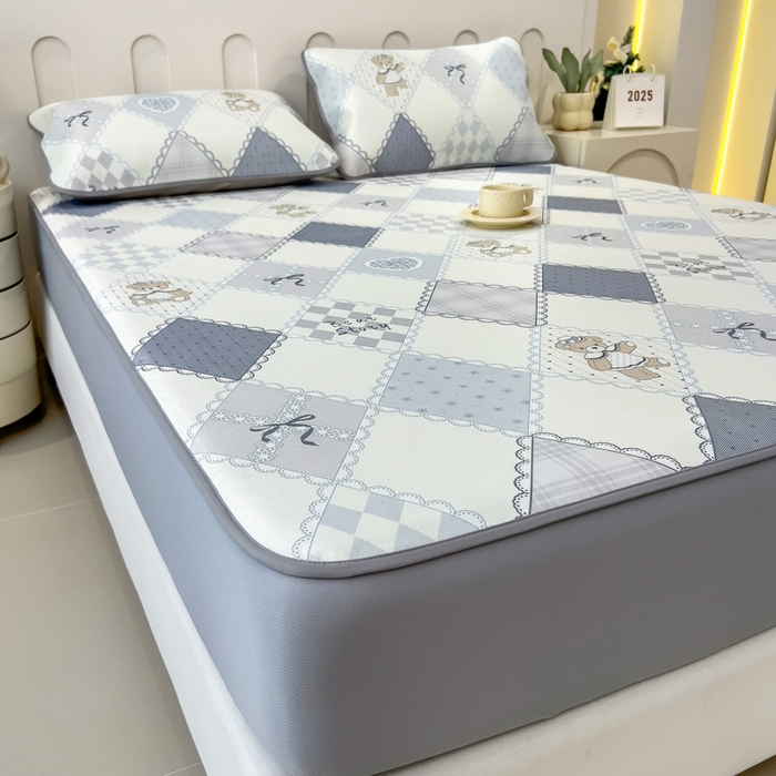 91家纺网 家纺一手货源 找家纺 2025年新款600D丝滑冰丝凉席-床笠款 灵心小熊