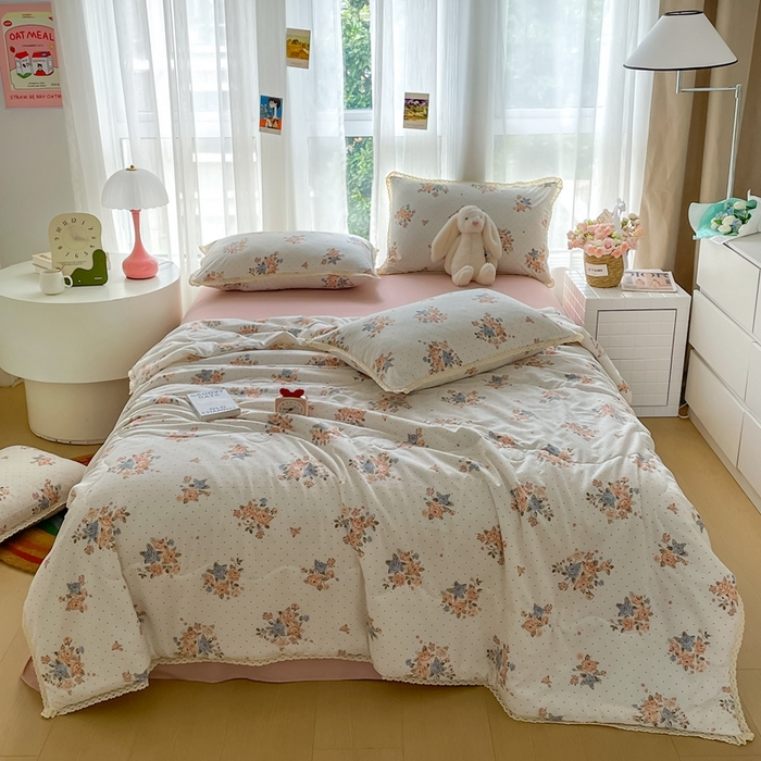 91家纺网 家纺一手货源 找家纺 一比一 2025新款针织双层纱镂空花边夏被四件套 繁花似锦