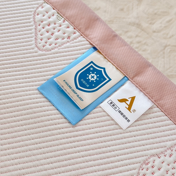 91家纺网 家纺一手货源 找家纺 绒世界 2025新款A类提花凉感豆豆复合凉席套件 提花豆豆-草莓