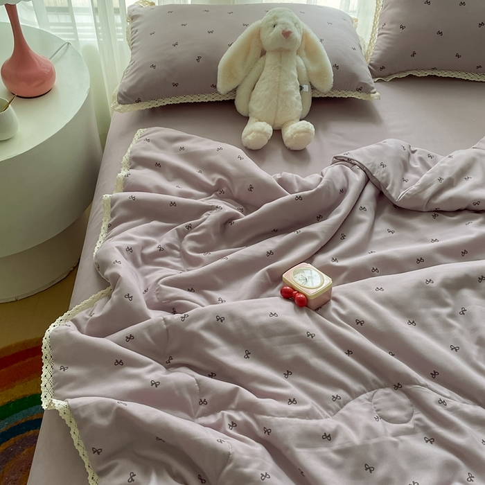 91家纺网 家纺一手货源 找家纺 一比一 2025新款针织双层纱镂空花边夏被四件套 结美