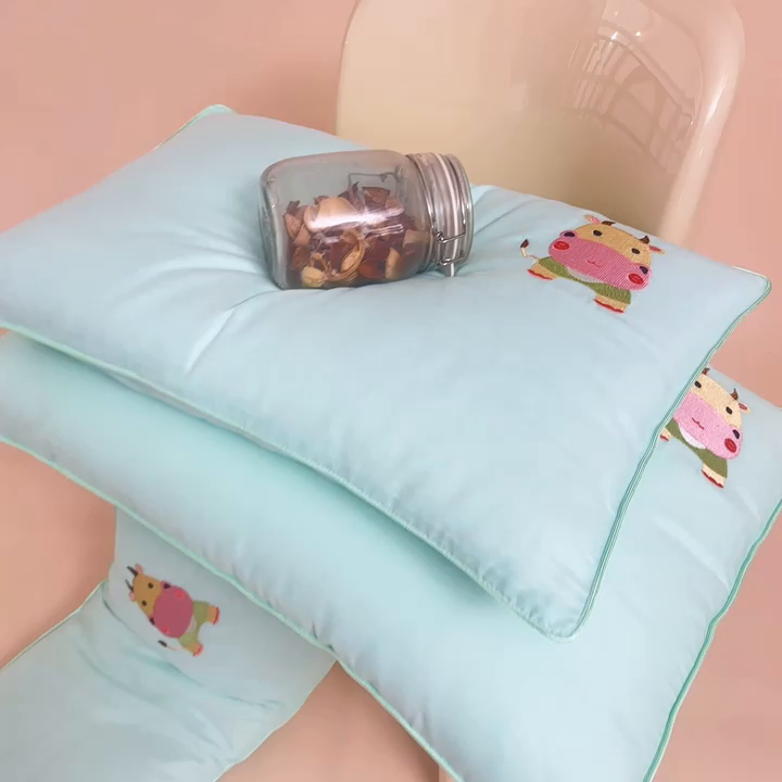 91家纺网 家纺一手货源 找家纺 喜多兔2025新款小轻柔纯棉双层纱枕套枕头 绿色萌小牛