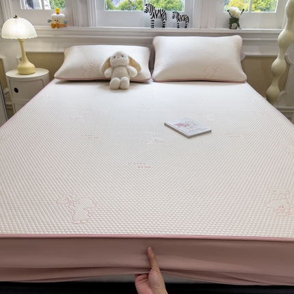 91家纺网 家纺一手货源 找家纺 倾慕家纺 2025年新款PE豆豆提花凉席卡通系列-床笠款 爱心熊兔